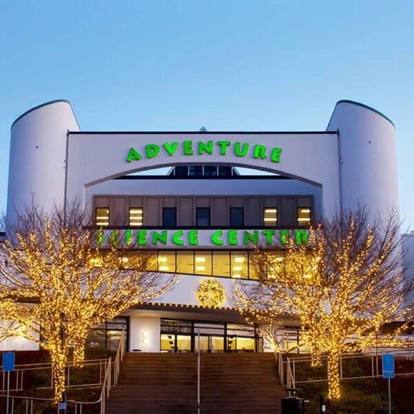 Adventure Science Center | Commercial Holiday Lighting